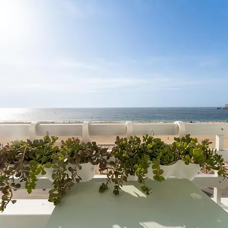 T2 Dina's Place Nazaré