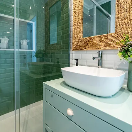 T2 Dina's Place * نازاريه