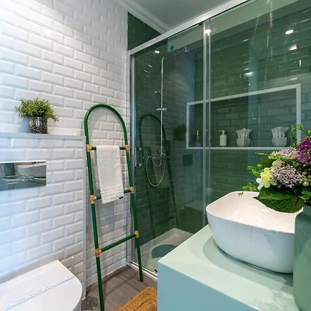 T2 Dina's Place شقة نازاريه