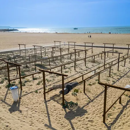 T2 Dina's Place アパート