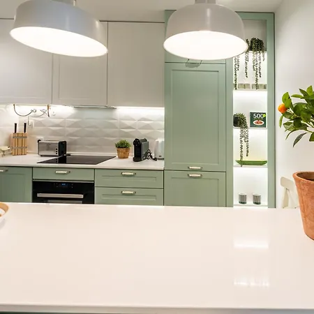 T2 Dina's Place نازاريه