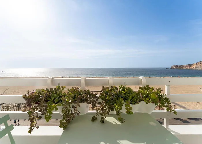 T2 Dina's Place Nazaré