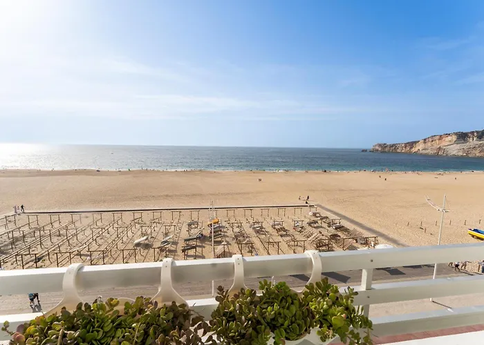 T2 Dina's Place Nazaré