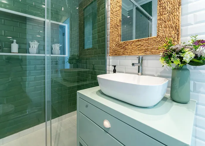 T2 Dina's Place * Nazaré